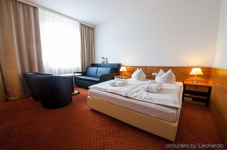 Novina Hotel Herzogenaurach Herzo-Base מראה חיצוני תמונה